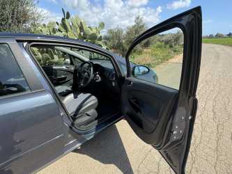 Wynajem samochodu, Samochód osobowy Opel Corsa 5-osobowy Automatyczna Skrzynia